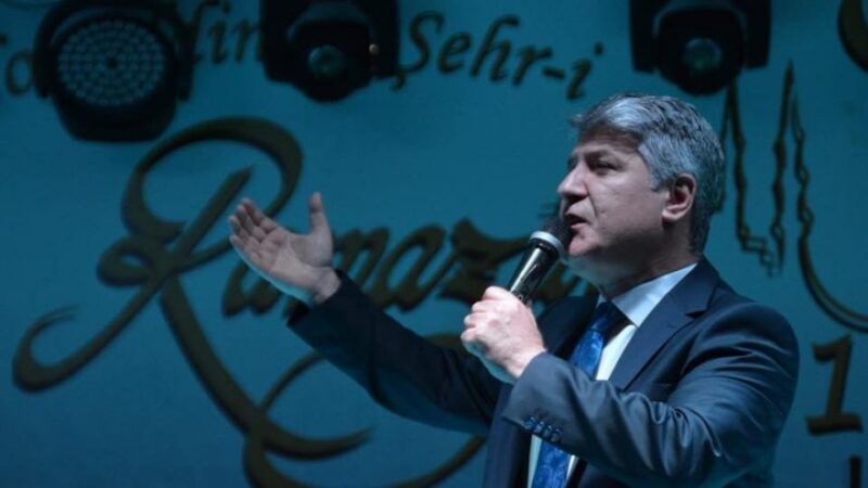 Tasavvuf musikisi sanatçısı Mürşid Kavurmacı, Bursa'nın Mudanya ilçesindeki evinin yakınında
