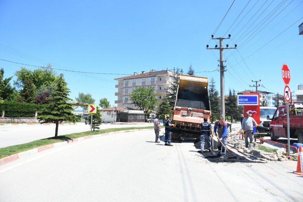 İnegöl Belediyesi sahada çalışmalarını sürdürüyor İnegöl Belediyesi sahada çalışmalarını sürdürüyor