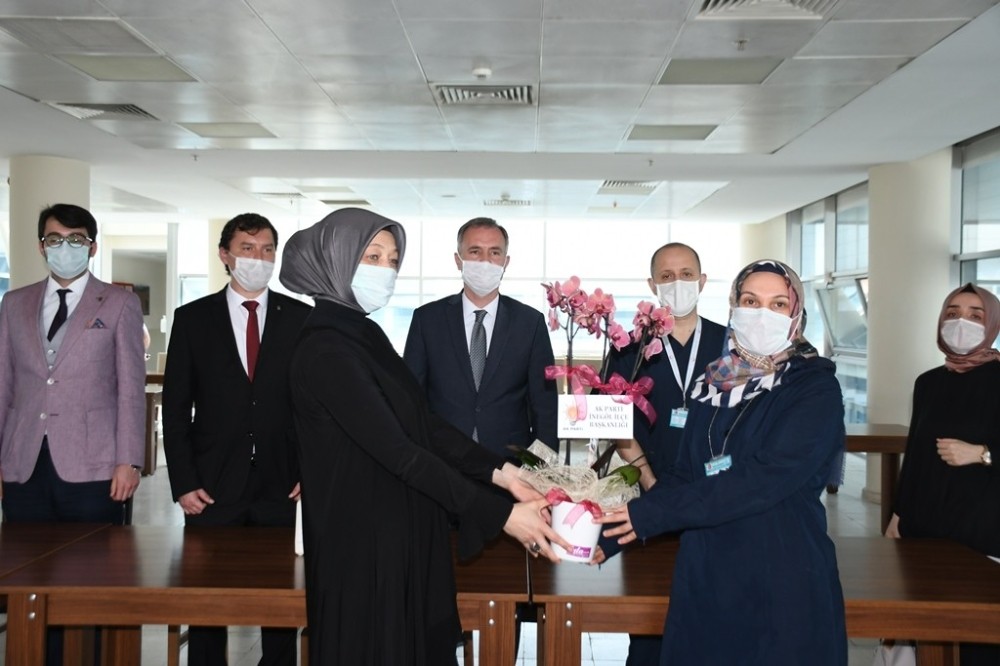 ‘Bu Süreçte En Büyük Katkı Sağlık Çalışanlarınındır’ ‘Bu Süreçte En Büyük Katkı Sağlık Çalışanlarınındır’
