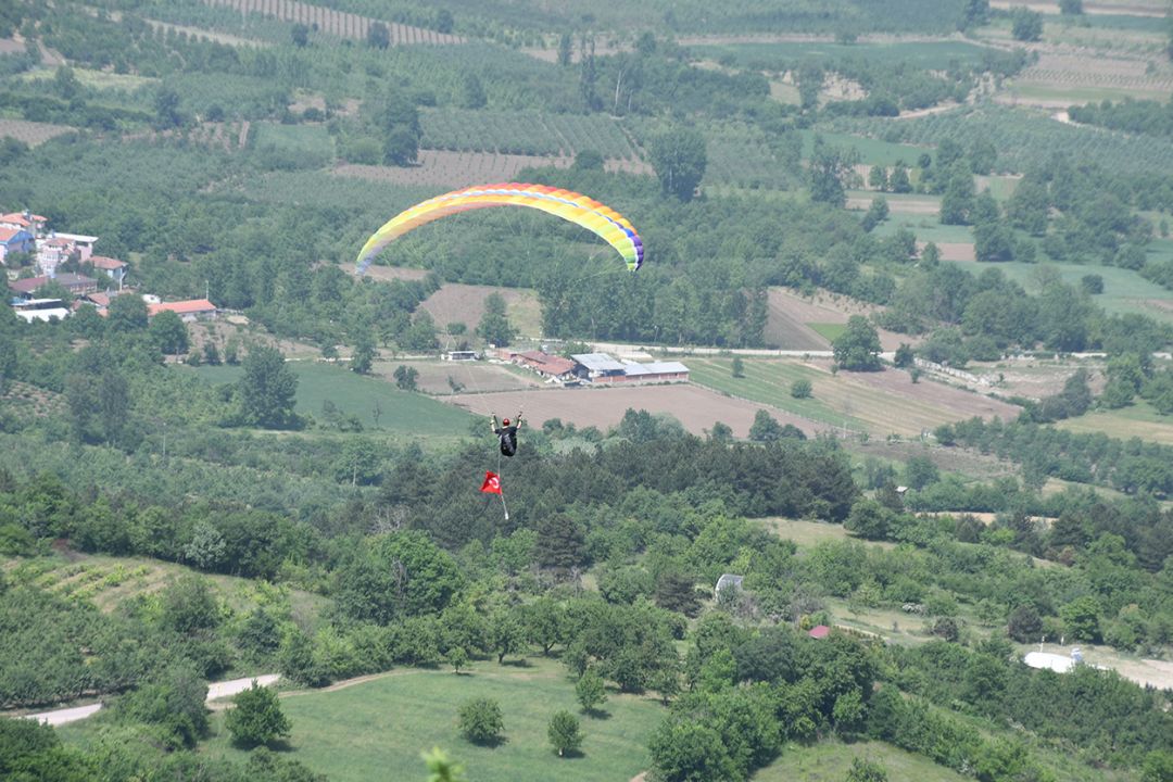 İnegöl semalarında 19 Mayıs coşkusu
