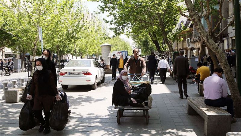 İran'da Kovid-19 nedeniyle hayatını kaybedenlerin sayısı son 24 saatte 55