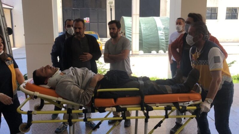 Bursa’da görünmez kaza… İki işçi yaralandı… Bursa’da vince bağlı silonun içinde çalışan 2 işçi, 1,5 metreden