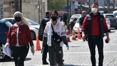 İzmir’de maske takma zorunluluğu getirildi