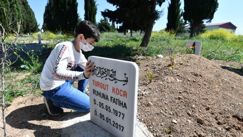Osmangazi Belediye Başkanı Mustafa Dündar, babasını kaybeden ve salgın sebebiyle