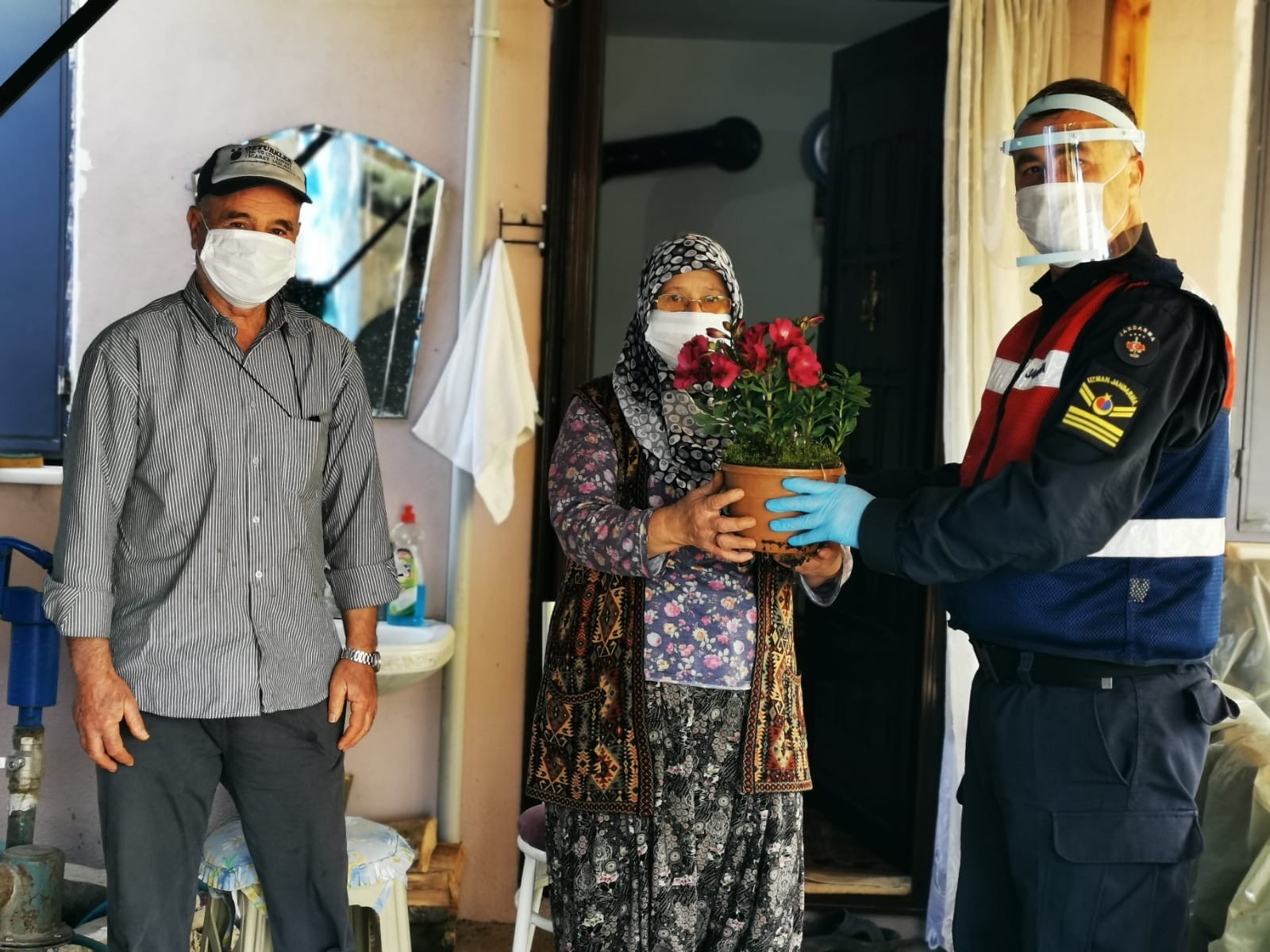 Jandarma’dan anlamlı hediye…