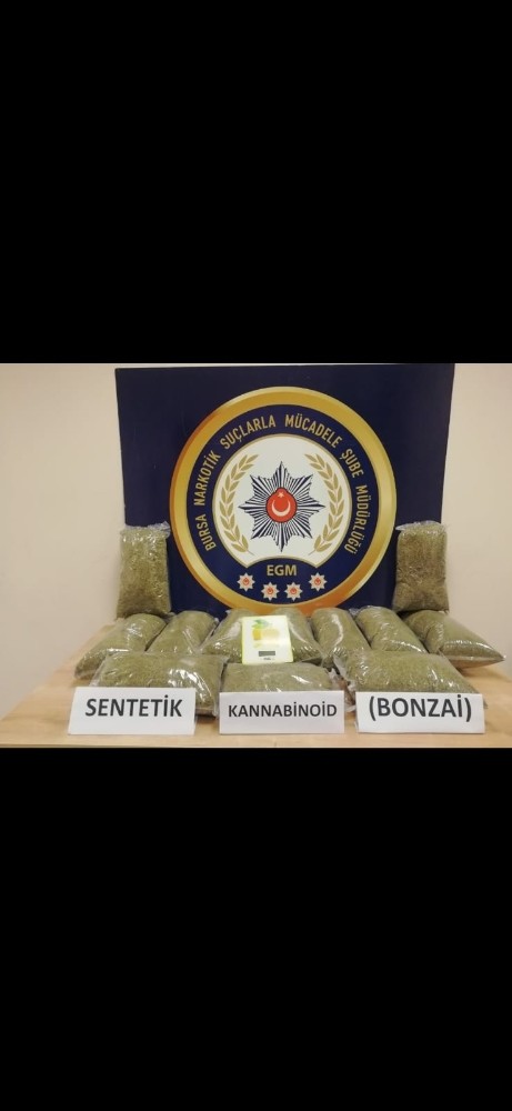 Narkotik köpeği 11 kilo uyuşturucuyu böyle buldu Narkotik köpeği 11 kilo uyuşturucuyu böyle buldu