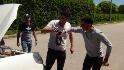 Bursa’da gençlerin saatler süren kedi kurtarma operasyonu