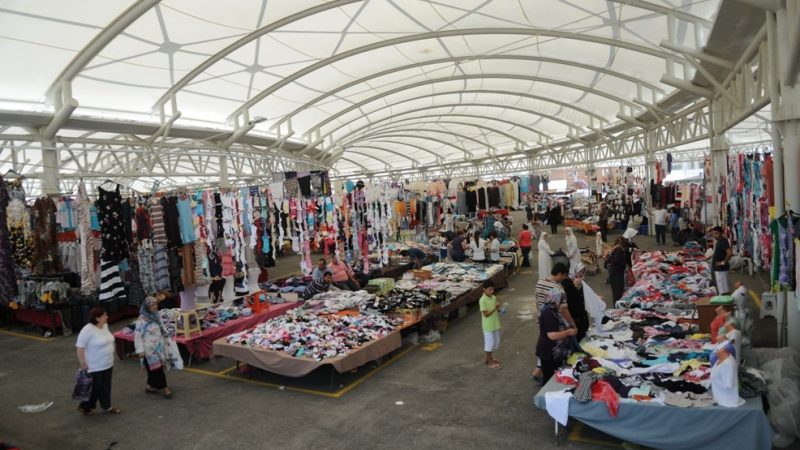 Bursa’da “Sosyete Pazarları” halkla buluşuyor… İşte gün gün açılacak yerler… Korona virüsü salgını nedeniyle uzun süredir kapalı tutulan giyim pazarları