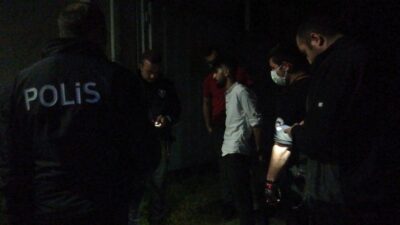 Sahte plakalı araçla trafiği tehlikeye sokan 3 şahıs polisi alarma geçirdi