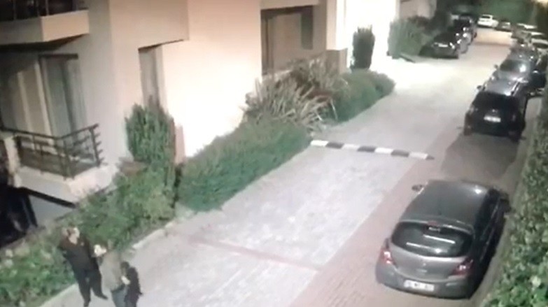 Bursa’da silahlı saldırganların kaçış anları kameralara yansıdı Bursa’da silahlı saldırganların kaçış anları kameralara yansıdı