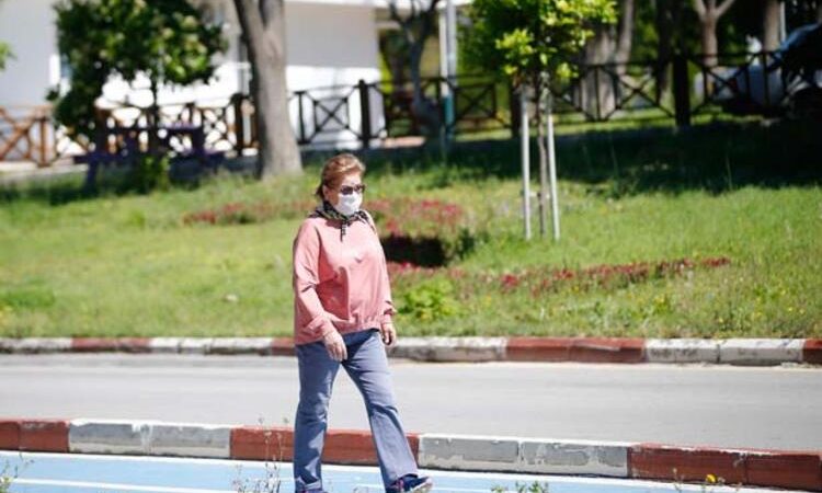 65 yaş üstü vatandaşlar için 4 saatlik sokağa çıkma izni