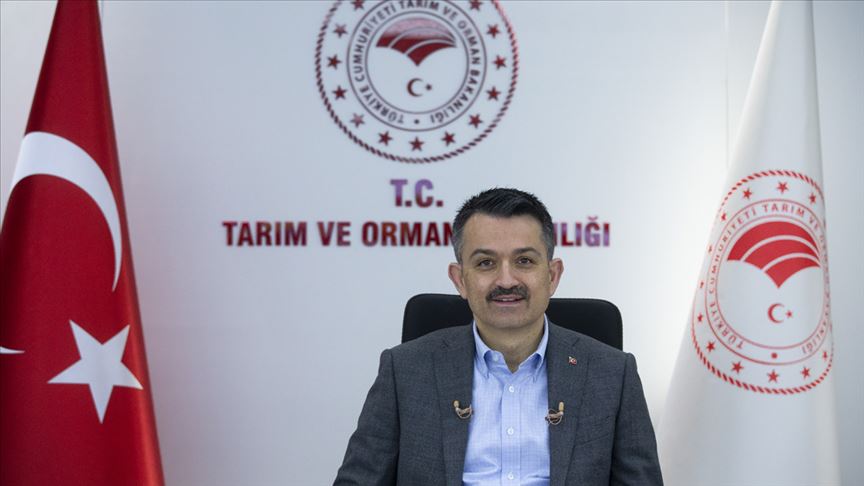 Tarım ve Orman Bakanı Bekir Pakdemirli’den çiftçiler için alkış çağrısı