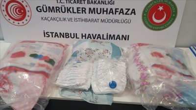 Yastık içinde binlerce maske ele geçirildi