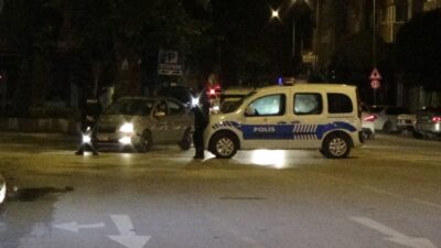 Yer: Bursa… Yoğunluk artınca cadde trafiğe kapatıldı