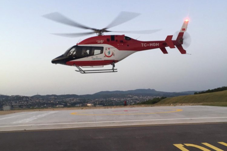 Bursa’da ambulans helikopter traktör kazasında yaralanan genç için havalandı