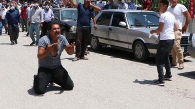 Yeğenlerini taşıyan cenaze aracını görünce diz çöküp feryat etti