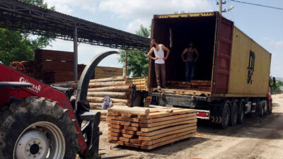 Bursa’dan Hindistan’a kereste ihracatı başladı