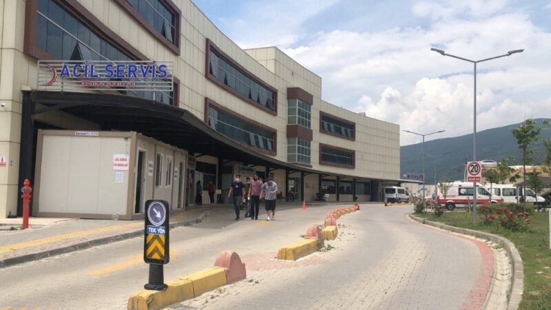 Bursa’da 61 işçi yemekten zehirlendi Bursa’da bir fabrikada çalışan 61 işçi yemekten zehirlendi.