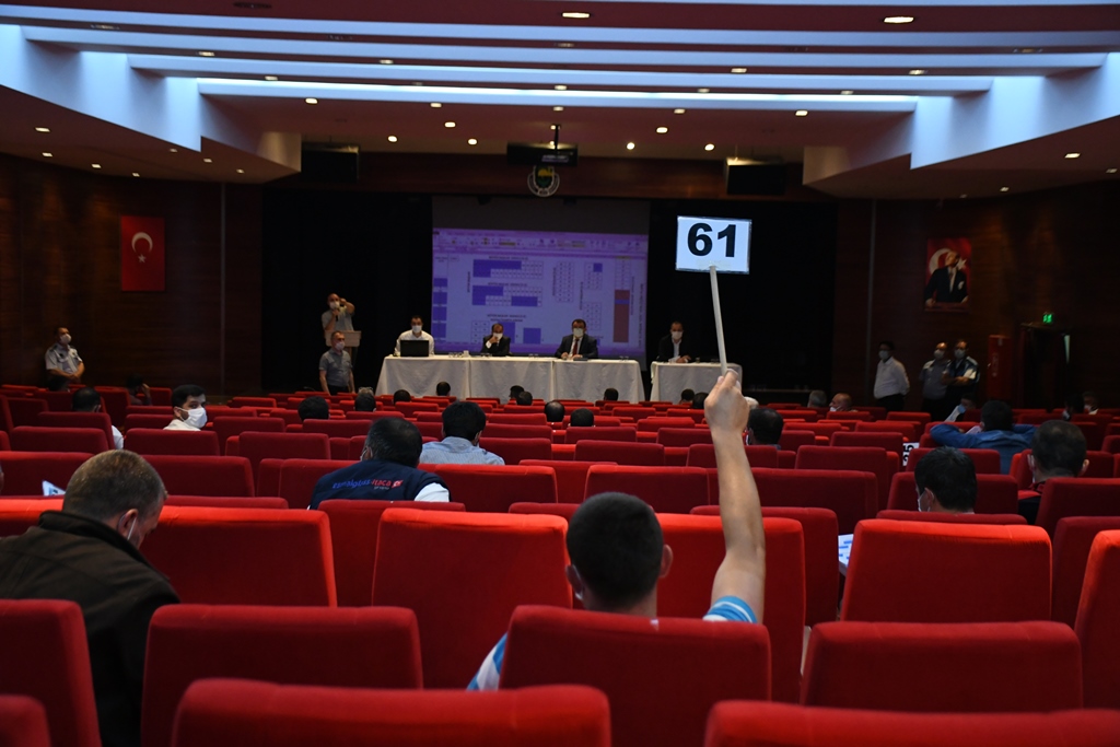 Hayvan pazarının kotra kiralamaları yapıldı Hayvan pazarının kotra kiralamaları yapıldı