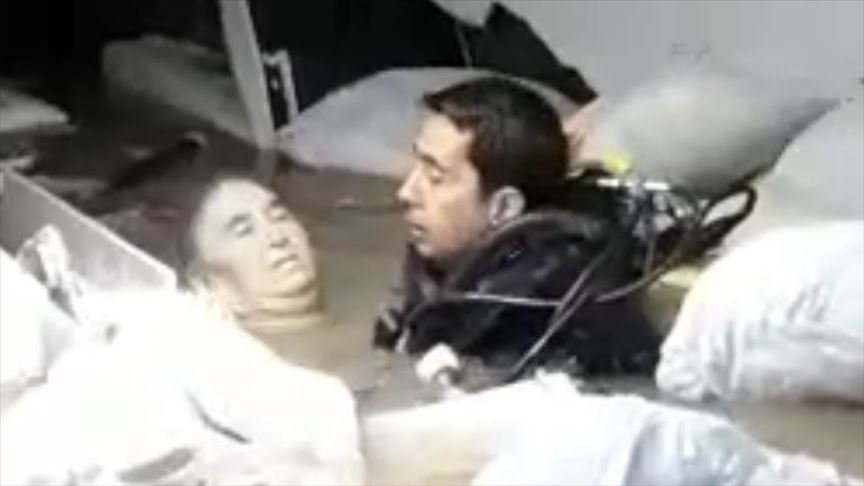 Hastaneyi su bastı! Mahsur kalan engelli kadın böyle kurtarıldı