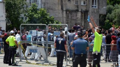 Mahalleliden karantina tepkisi: Polise taş attılar