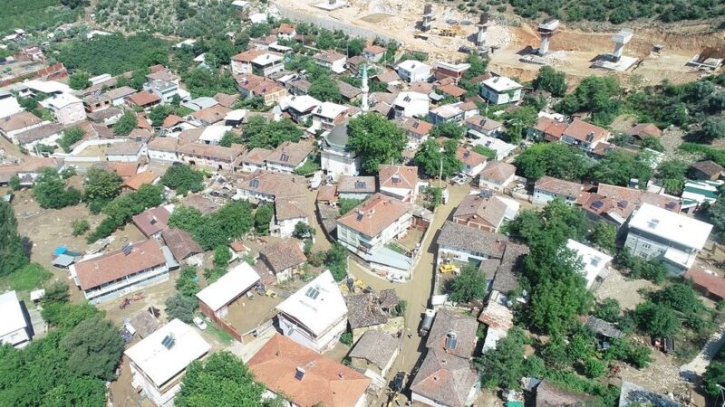 Felaketin boyutu gün ağarınca ortaya çıktı! Sel bölgesi havadan görüntülendi Bursa’da yaşanan sel felaketinin boyutu gün ağırınca ortaya çıktı. Sel