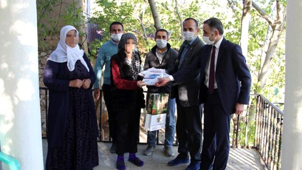 Ev ev gezen belediye başkanı koronavirüse yakalandı, ilçe karıştı