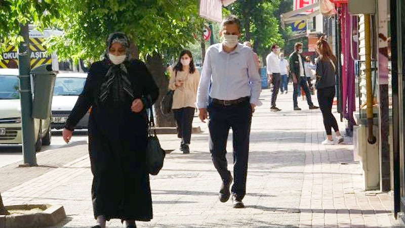 Bursa’da maske zorunluluğu başladı Bursa’da maske zorunluluğu başladı