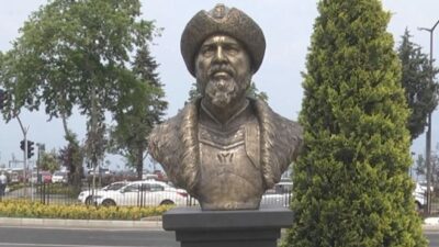 Tartışmalı büst kaldırıldı, iki müdür görevden alındı