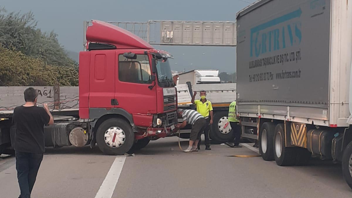 Bursa’daki kaza trafiği felç etti!