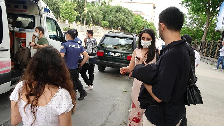 Dehşet anları! Kırık cam şişesiyle boğazını kesti