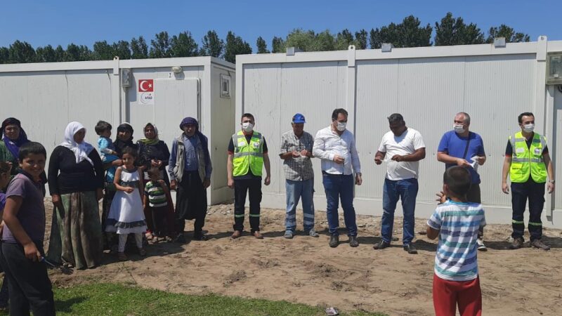 Mustafakemalpaşa’da mevsimlik işçilerin hayat standartları yükseltiliyor Mustafakemalpaşa Belediyesi, AFAD ve İlçe Tarım Müdürlüğü tarafından ortak yürütülen