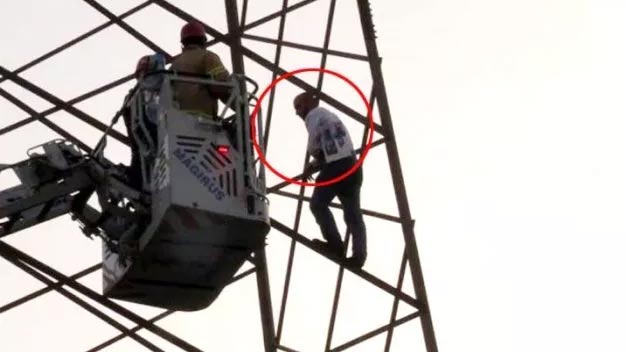 Esra Erol canlı yayında canına kıymak isteyen babayı kurtardı