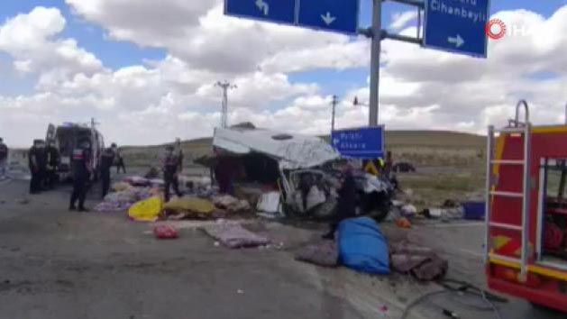 Feci kaza! Minibüs ile tır çarpıştı: 6 ölü