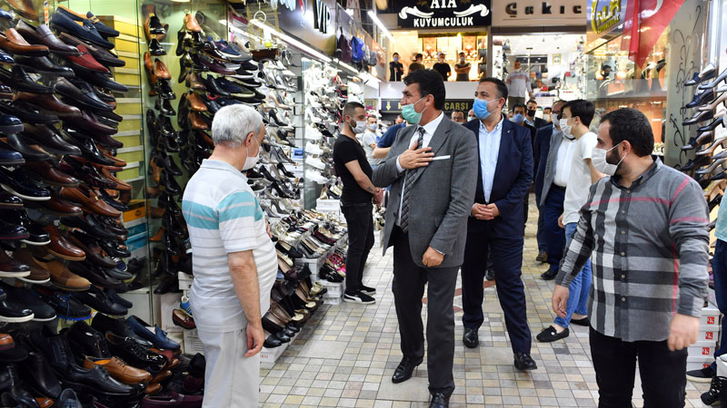 Dündar, Çarşı esnafının yanında