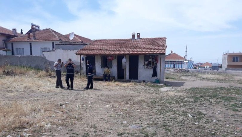 İki odalı evden 15 ton çöp çıktı