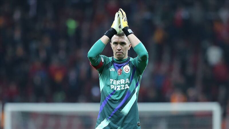 Muslera: Sonuna kadar takımımı destekleyeceğim Galatasaray Futbol Takımı kaptanı Fernando Muslera, sonuna kadar takımını destekleyeceğini