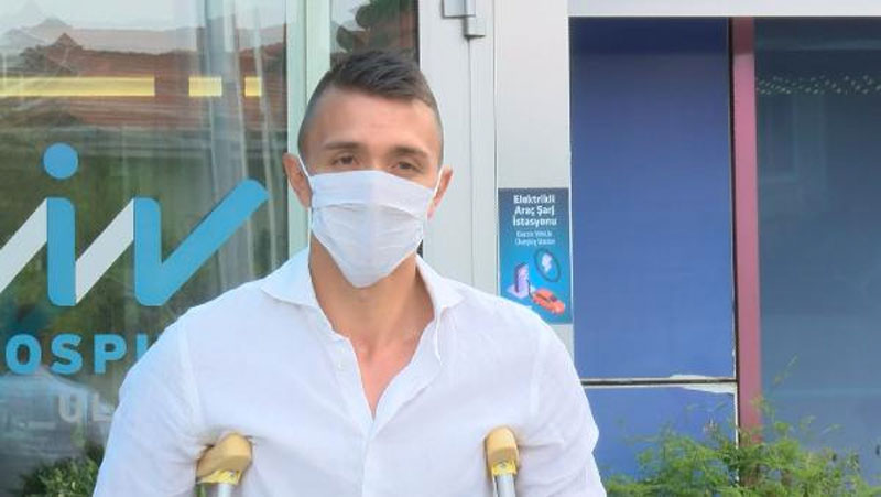 Taburcu olan Muslera’dan hastane çıkışı açıklama Taburcu olan Muslera’dan hastane çıkışı açıklama