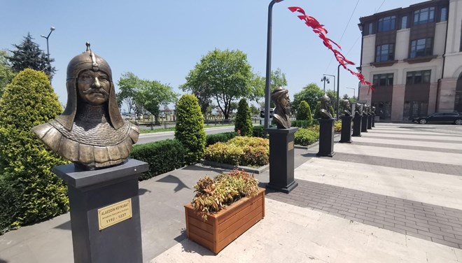 Ordu’da 2 büst daha meydandan kaldırıldı