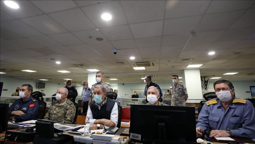 Bakan Akar ve komutanlardan yoğun mesai