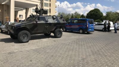 Cinnet getiren şahıs eşiyle kayınpederini öldürdü