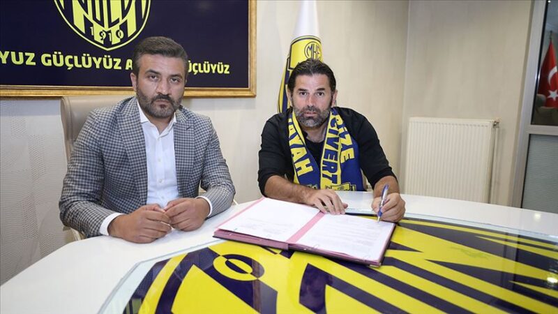 Süper Lig ekiplerinden MKE Ankaragücü, teknik direktör İbrahim Üzülmez ile