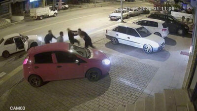 Yanlış adama çattılar! 3 kişiyi 30 saniyede yere serdi