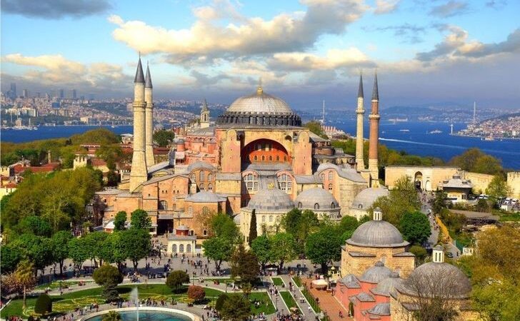 Ayasofya ibadete açılacak mı? AK Parti’den açıklama var… '15 Temmuz'da Ayasofya ibadete açılır mı?' sorusuna yanıt veren AK