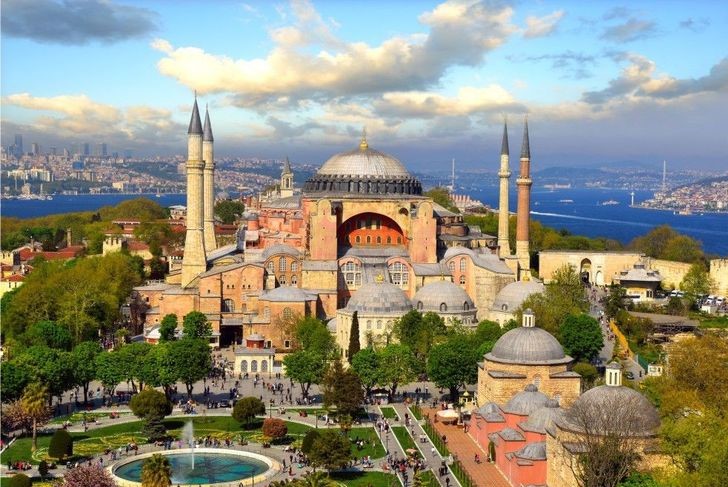 Ayasofya ibadete açılacak mı? AK Parti’den açıklama var… Ayasofya ibadete açılacak mı? AK Parti’den açıklama var…