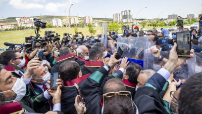 Baro başkanlarına polis engeli