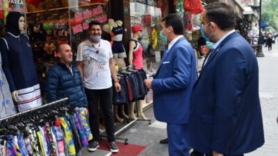 Başkan Dündar, esnafın yanında