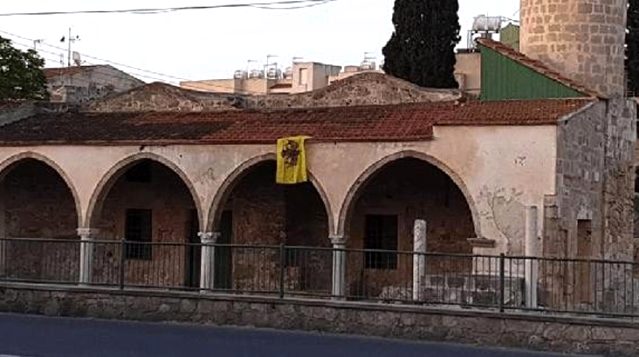 Büyük provokasyon! Camiye Bizans bayrağı astılar…