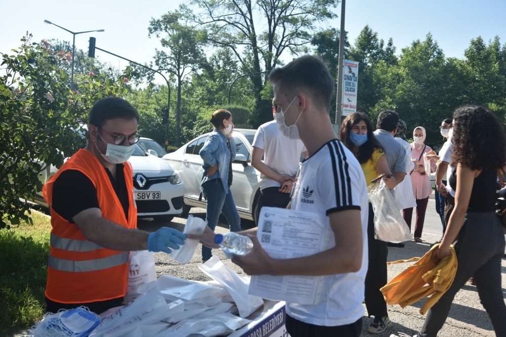 Belediyeden YKS adaylarına maske ve hijyen desteği