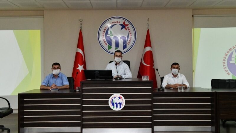 Bu projeyle hem toprak, hem çiftçi kazanacak Mustafakemalpaşa Belediye Başkanı Mehmet Kanar, ilçe çiftçisine yönelik destek çalışmalarına